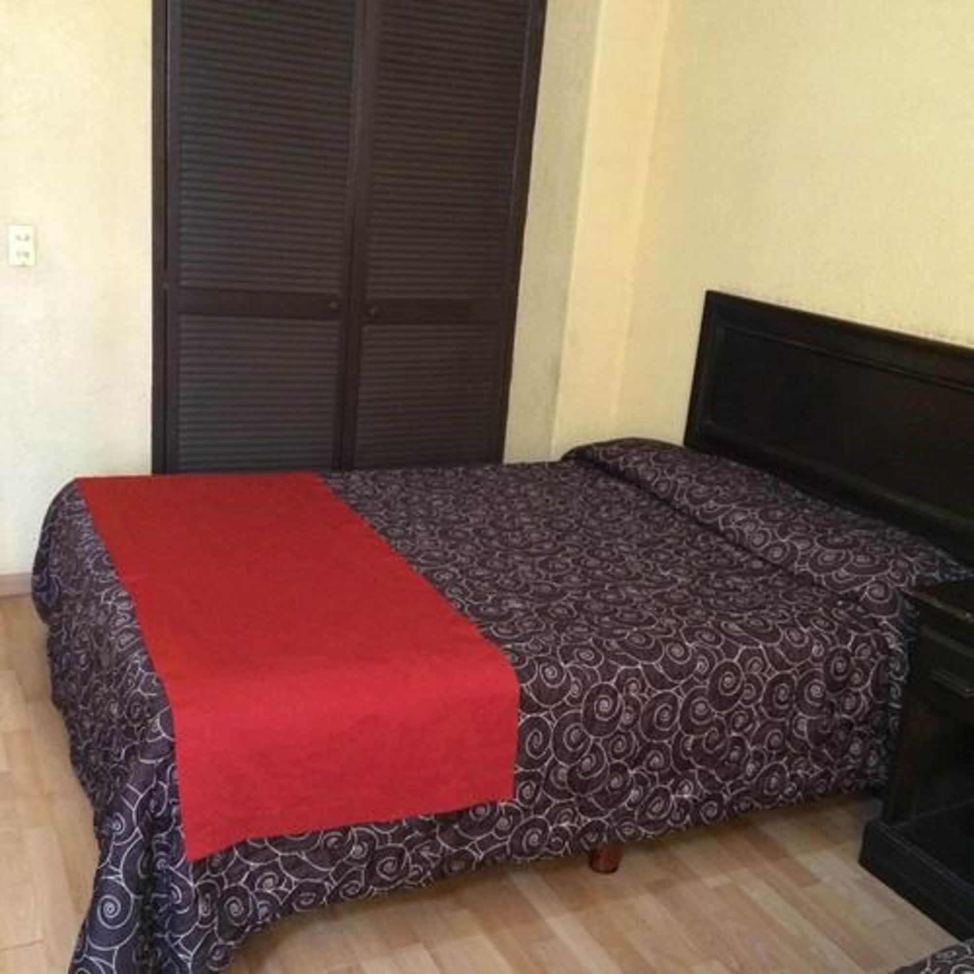 גואדלחארה Hotel Del Parque מראה חיצוני תמונה