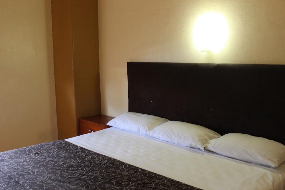 גואדלחארה Hotel Del Parque מראה חיצוני תמונה