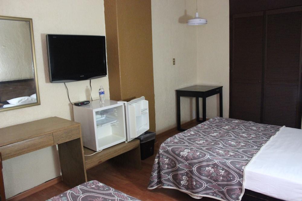 גואדלחארה Hotel Del Parque מראה חיצוני תמונה