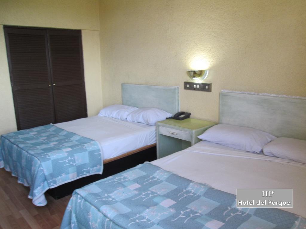 גואדלחארה Hotel Del Parque מראה חיצוני תמונה