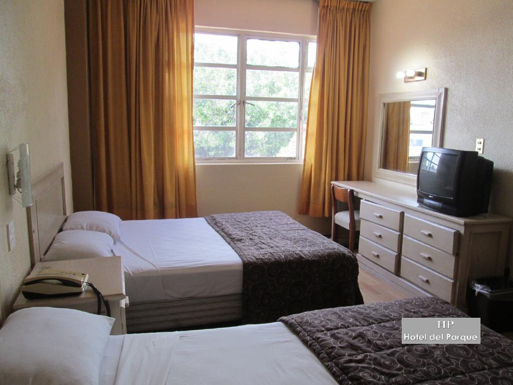 גואדלחארה Hotel Del Parque מראה חיצוני תמונה