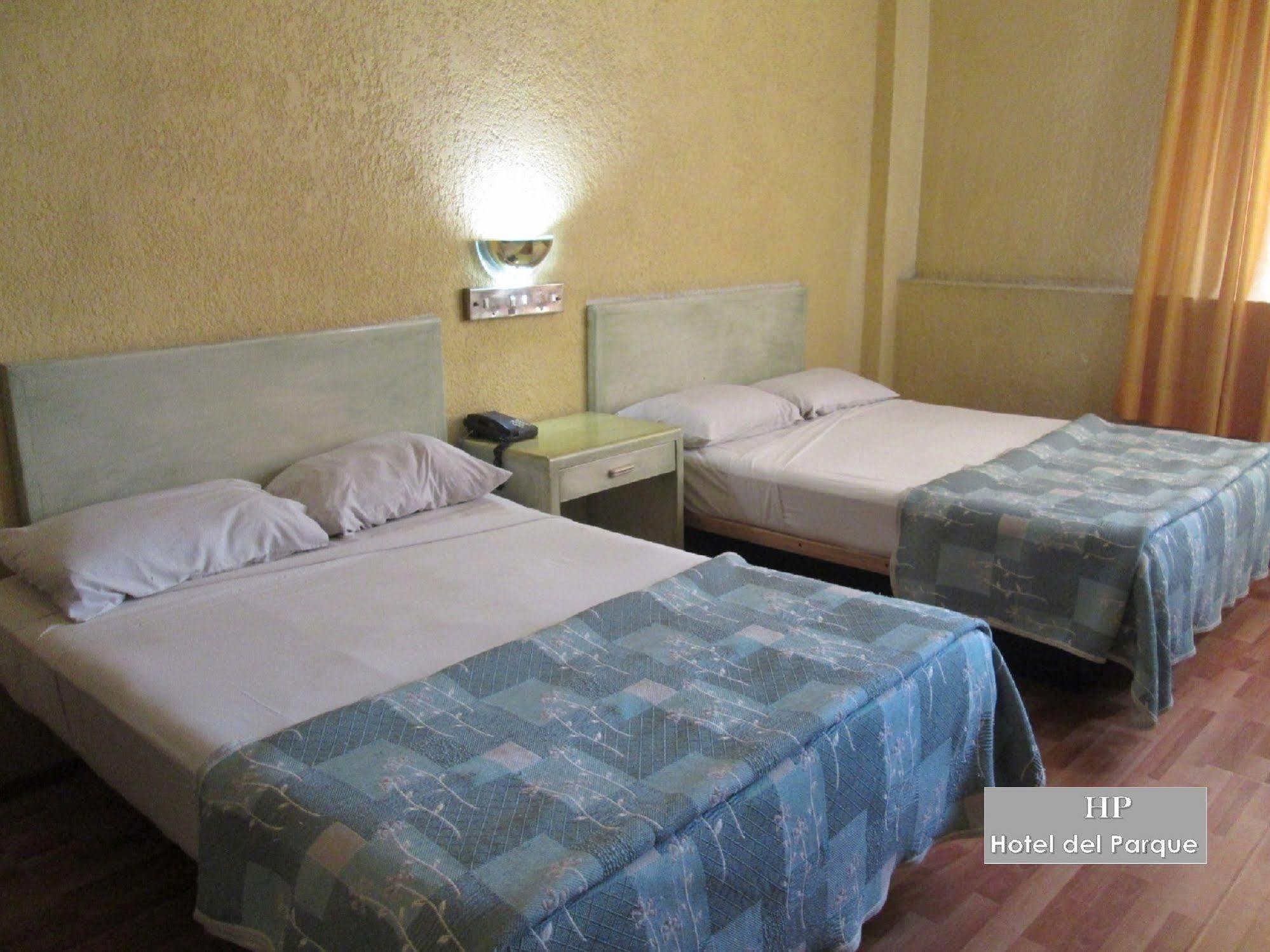 גואדלחארה Hotel Del Parque מראה חיצוני תמונה