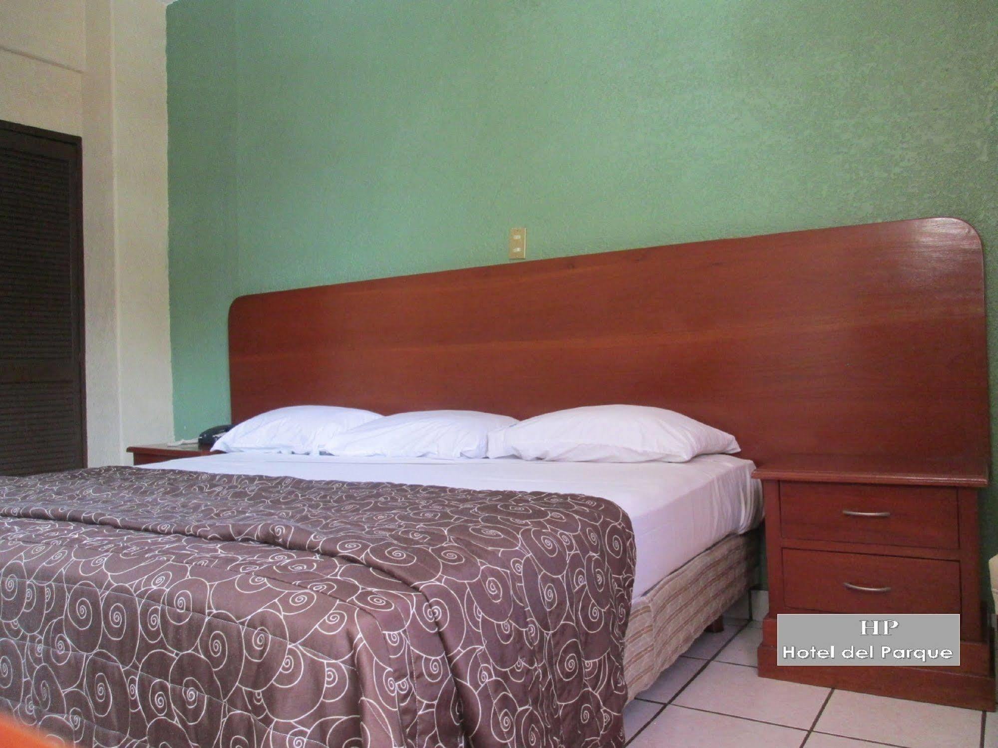 גואדלחארה Hotel Del Parque מראה חיצוני תמונה