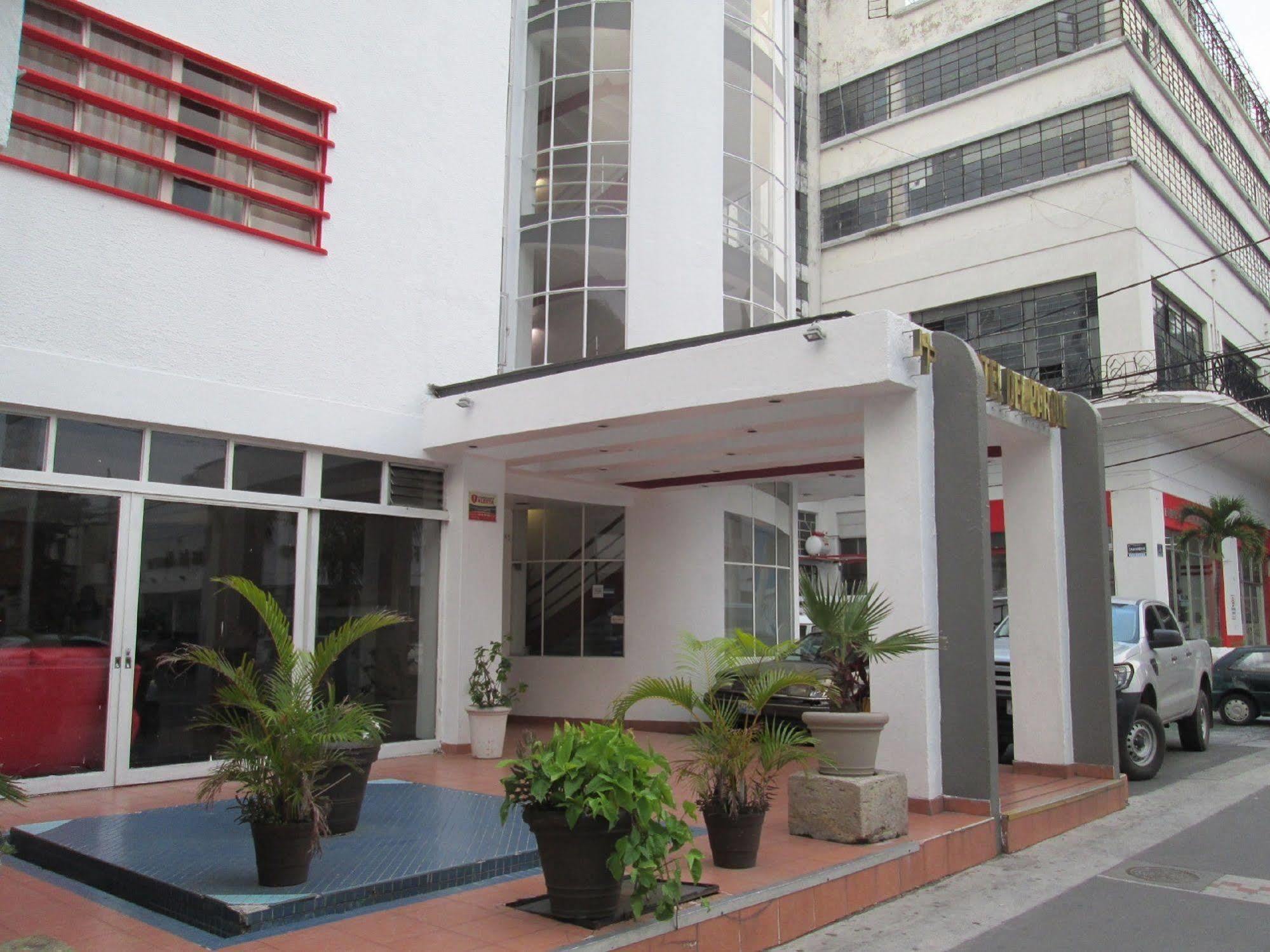 גואדלחארה Hotel Del Parque מראה חיצוני תמונה